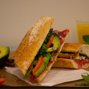 sandwich tartare de boeuf et avocat