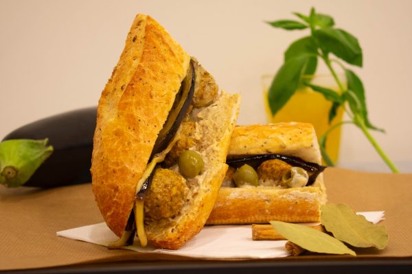sandwich houmous falafel
